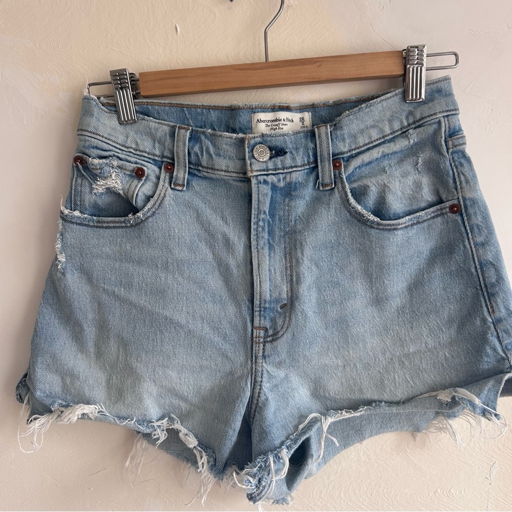 Abercrombie & Fitch The Cutoff Short High Rise Distressed Denim 26/2